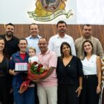 Câmara de Bombinhas homenageia bombeira no Prêmio Mulher Destaque