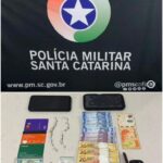 PM flagra homem e duas adolescentes com crack e maconha em Morretes