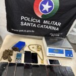 Dois homens são presos por tráfico de drogas em Porto Belo